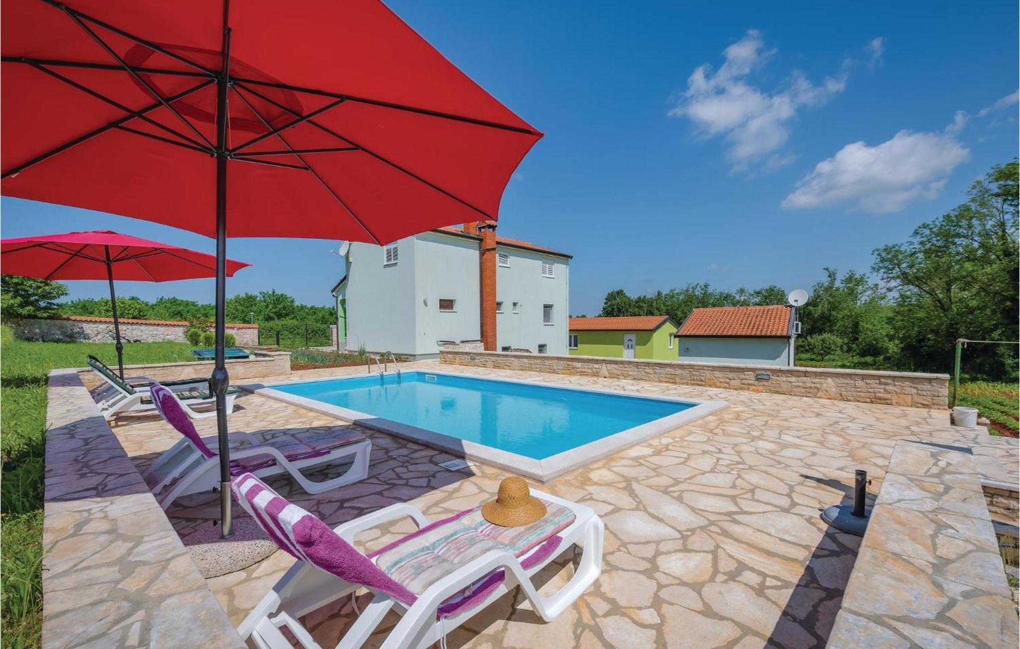 Cozy Apartment In Sv,Lovrec With Kitchen Jakici Exterior foto